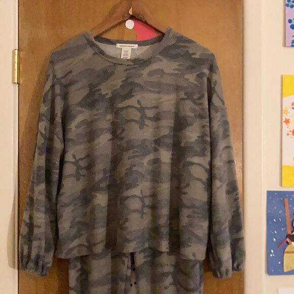 Caution To The Wind Camo Pajama Set - Picture 2 of 8